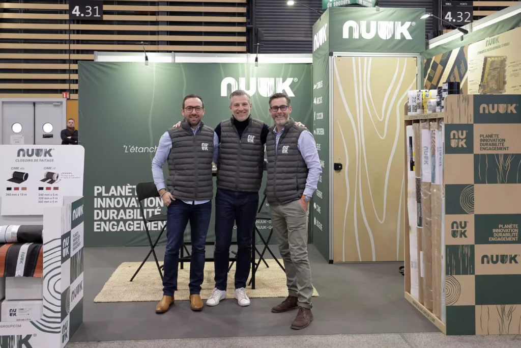 EQUIPE Les fondateurs de la solution Bau Seal System® posant debout et souriants