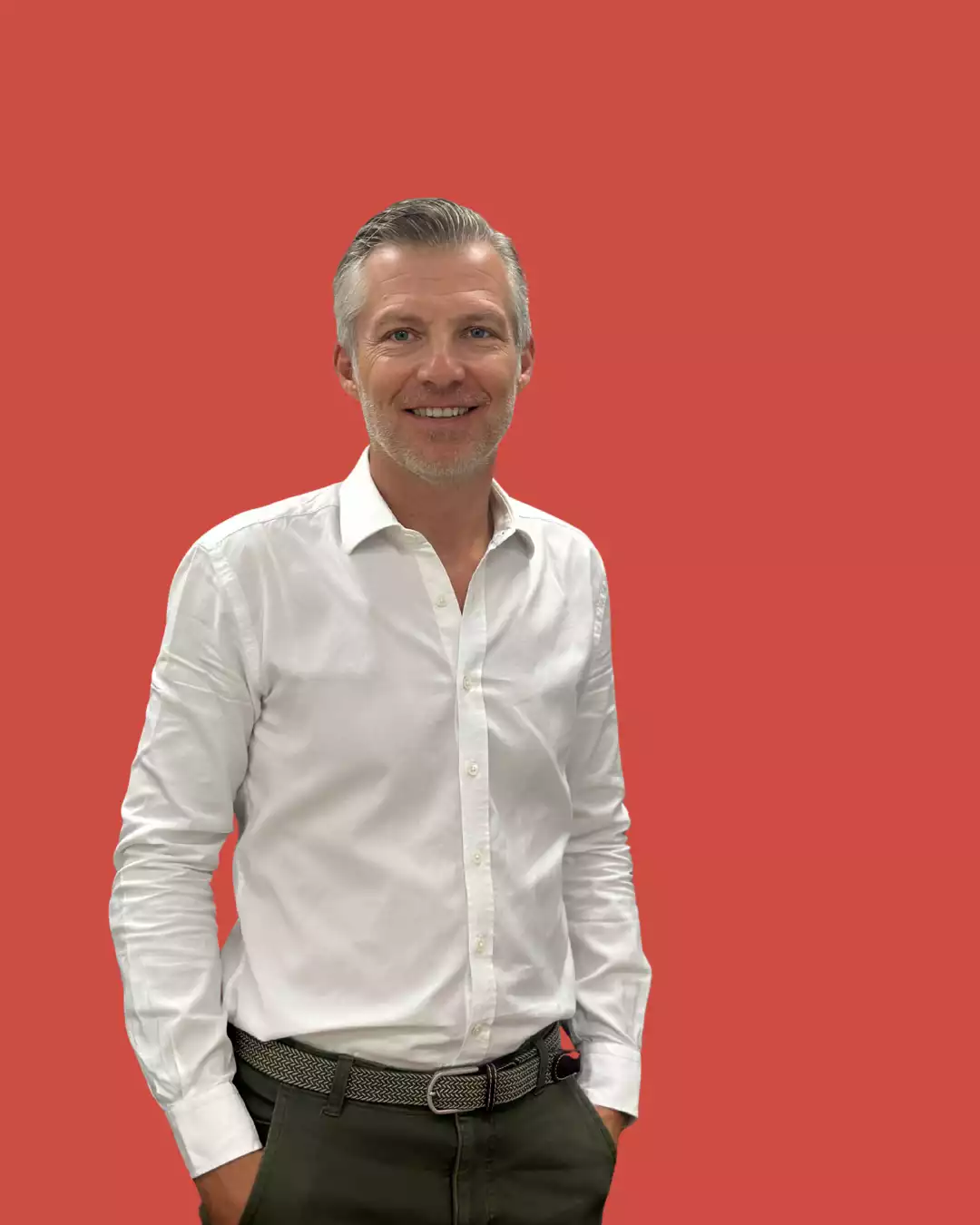 Photo de profil de Xavier Delforge sur fond orange